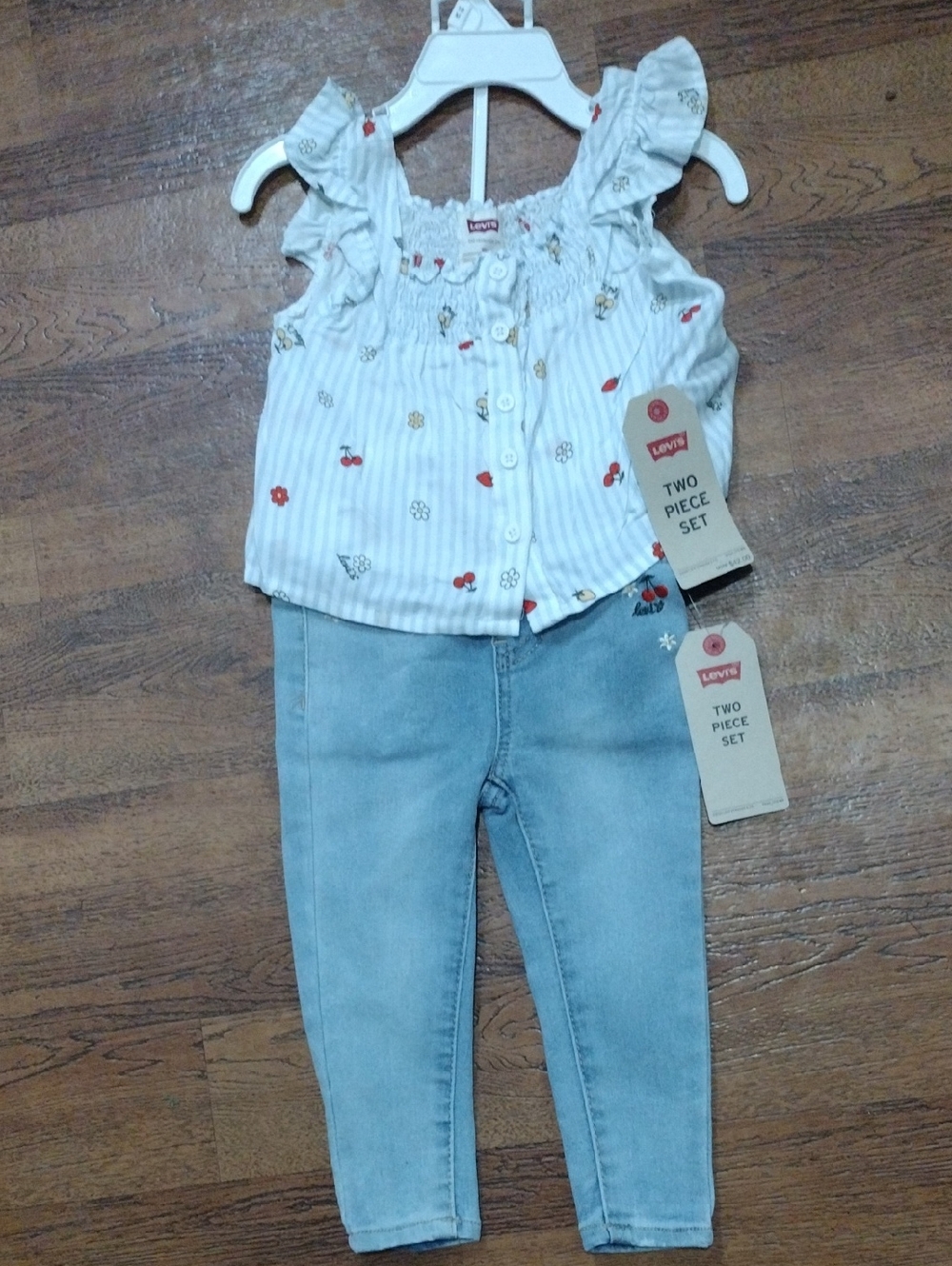 Levi's White Floral Ruffle Top with Light Blue Denim Leggings